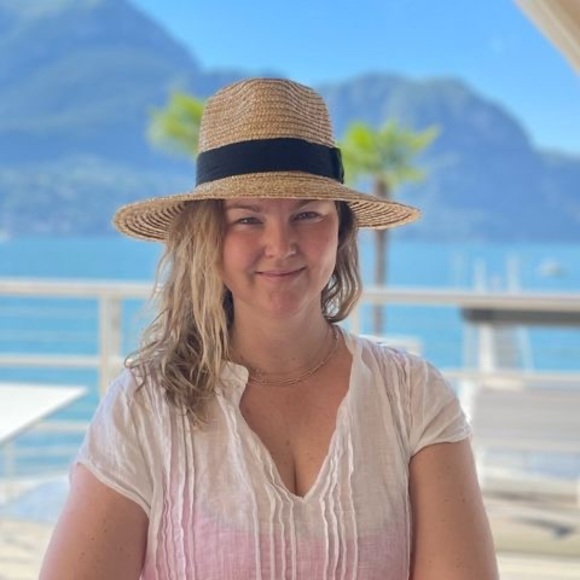 Meet your Posher, Caitlin - Picture 1 of 1